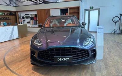 Полный экстерьер Aston Martin DBX 2024, б/у внедорожник на продажу в Китае, обзор характеристик бензина 4WD, цена и покупка в Китае.