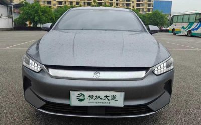 Экстерьер BYD Qin PLUS 2022, китайский подержанный гибридный седан на продажу, обзор характеристик гибрида 2WD, цена и покупка в Китае.