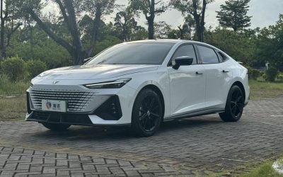Фронтальный экстерьер Changan UNI-V 2022 седан, китайский подержанный автомобиль на продажу, бензин, 2WD