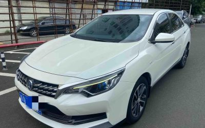 Полный вид Venucia D60 2021, китайский подержанный автомобиль, седан, бензиновый, 2WD, на продажу с ценой и техническими характеристиками в Китае.