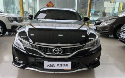 Передний вид подержанного Toyota Reiz 2015 седан, 2WD, бензин, на продажу в Китае.