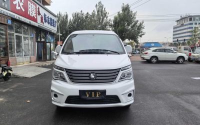 Передний вид автомобиля с пробегом Dongfeng Forthing Lingzhi 2022 минивэн, 2WD, бензин, на продажу в Китае.