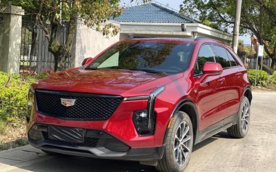 Полный вид Cadillac XT4 2023, подержанный автомобиль, внедорожник, бензиновый, 2WD/4WD, на продажу с ценой и техническими характеристиками.