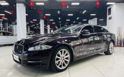Полный вид Jaguar XJ 2012, подержанный автомобиль, седан, бензиновый, 2WD, на продажу с техническими характеристиками и ценой.