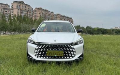 Обзор экстерьера подержанного Dongfeng Aeolus GS 2023 кроссовер, демонстрирующий спецификации и дизайн для китайского подержанного автомобиля на продажу, с бензиновым/гибридным типом топлива и приводом 2WD/4WD, доступен в Китае.