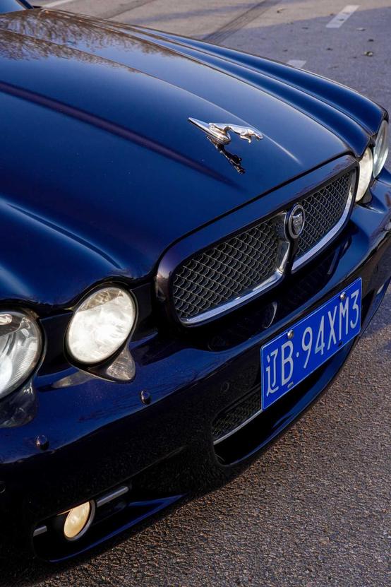 Полный вид Jaguar XJ 2007, подержанный автомобиль, седан, бензиновый, 2WD, на продажу с ценой и техническими характеристиками.