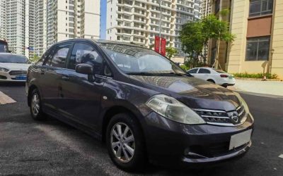 Полный вид Nissan Tiida 2010, подержанный автомобиль, хэтчбек, бензиновый, 2WD, на продажу с техническими характеристиками и ценой.
