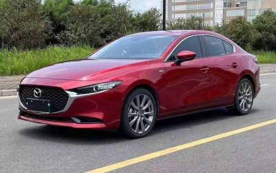 Полный экстерьер б/у Mazda3 Axela 2021, седана на продажу в Китае с бензиновым двигателем 2WD и ценой.