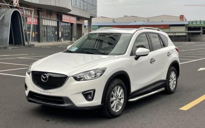 Полный обзор экстерьера Mazda CX-5 2015, б/у внедорожник на продажу. Узнайте технические характеристики, цену и обзоры этого подержанного автомобиля с бензиновым двигателем.