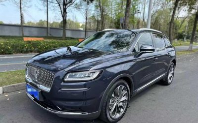 Полный обзор экстерьера Lincoln Navigator 2021, б/у внедорожник на продажу. Просмотрите технические характеристики, цену и обзоры этого подержанного автомобиля с 4WD.