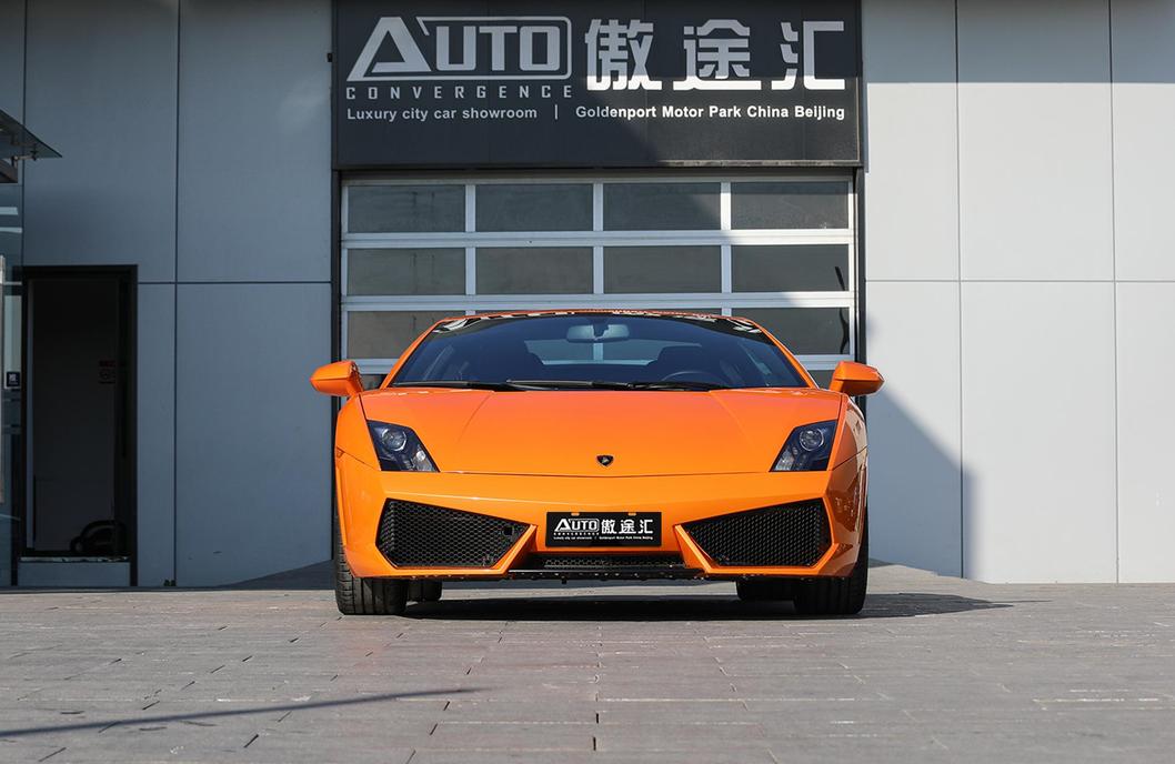 Общий вид Lamborghini Gallardo 2010, подержанный спорткар на продажу. Узнайте технические характеристики, цену и обзоры этого б/у автомобиля с типом кузова купе и 4WD.