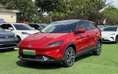 Вид экстерьера подержанного внедорожника Xpeng G3 2020 на продажу в Китае, демонстрирующий технические характеристики, цену и электрический тип топлива, готовый к покупке.