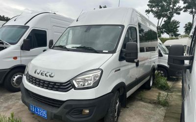 Полный экстерьер подержанного Iveco Daily 2021, фургона на продажу в Китае с дизельным двигателем 2WD и ценой.