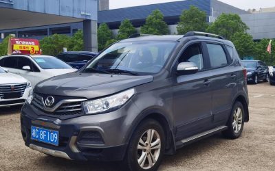 Полный экстерьер подержанного BAIC Huansu S2 2015, китайского внедорожника на продажу с бензиновым двигателем 2WD и ценой.