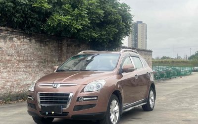 Вид экстерьера подержанного внедорожника Luxgen U7 SUV 2012 на продажу в Китае, демонстрирующий технические характеристики, цену и бензиновый тип топлива, готовый к покупке.