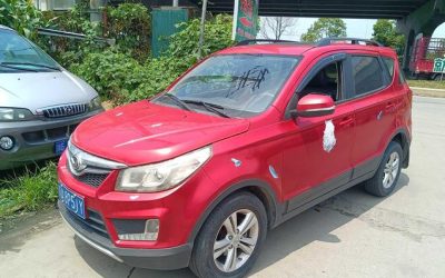 Подержанный BAIC Huansu S2 2016 интерьер, бензиновый внедорожник, 2WD, на продажу в Китае, проверьте характеристики.