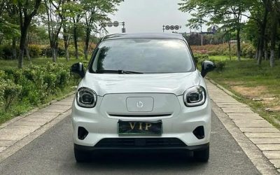 Передний экстерьер подержанного Leapmotor T03 2021, китайского электрического хэтчбека на продажу, показывает характеристики, цену и 2WD для покупателей в Китае.