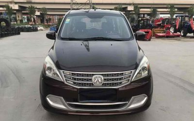 Полный экстерьер подержанного Weiwang M20 2017, китайского минивэна на продажу с бензиновым двигателем 2WD и ценой.