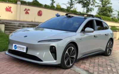 Передний экстерьер подержанного NIO ET5T 2023, китайского электрического универсала на продажу, показывает характеристики, цену и 4WD для покупателей в Китае.