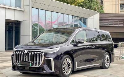 Полный вид Voyah Dream 2022, китайский подержанный автомобиль, минивэн, электрический/гибридный, 2WD/4WD, на продажу с техническими характеристиками и ценой в Китае.