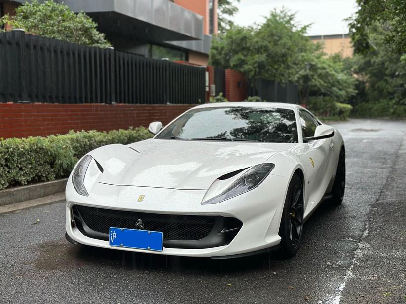 r215115-ferrari-812-2019_0