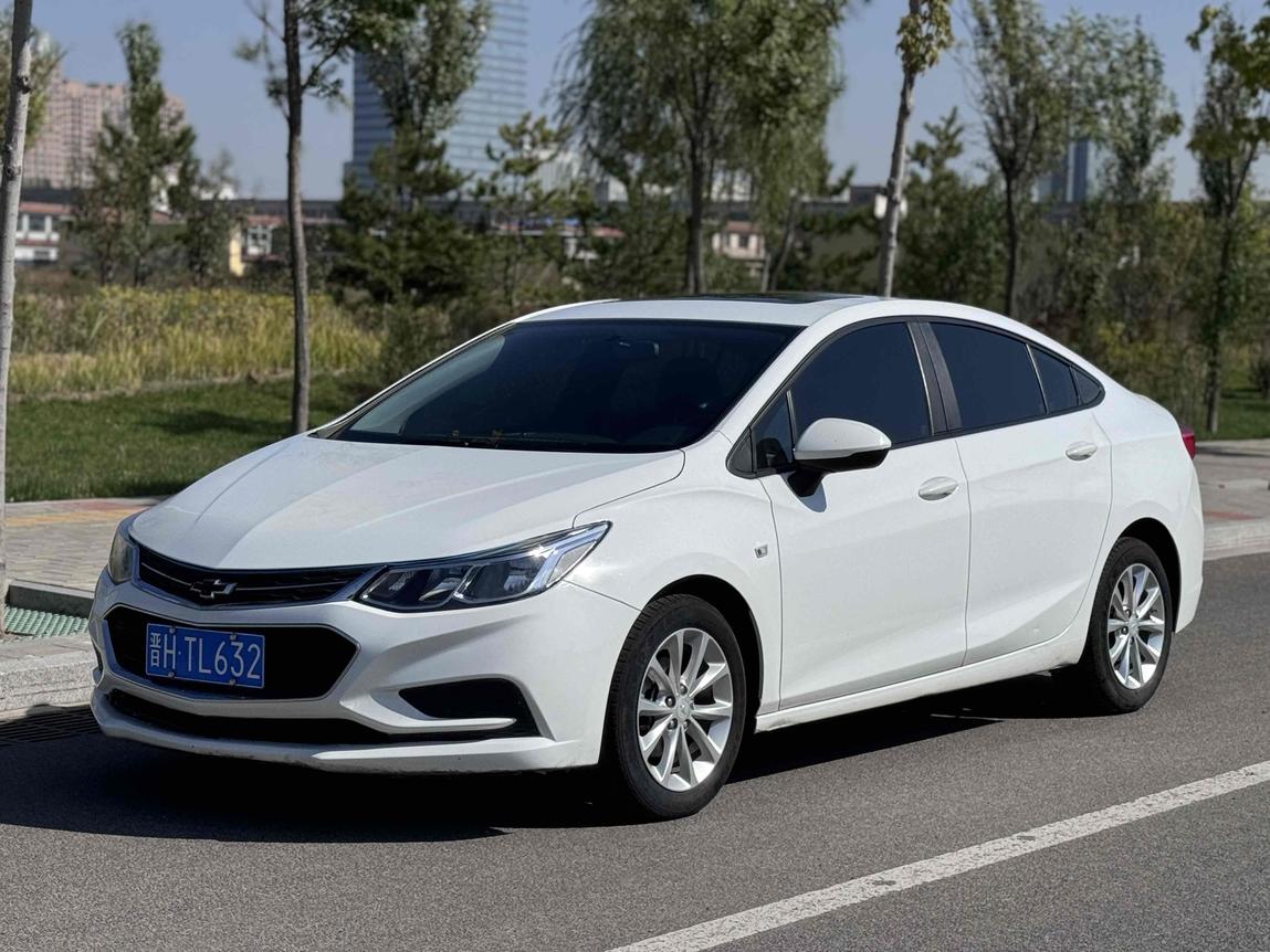r215116-chevrolet-cruze-2018_0