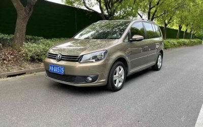 r215121-volkswagen20touran-2014_0