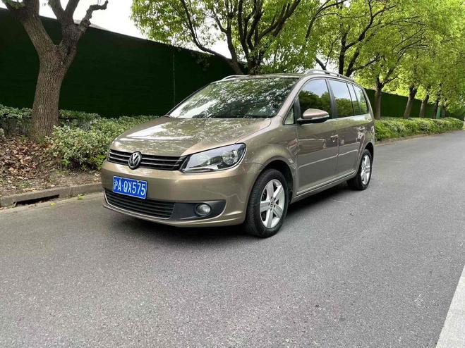 r215121-volkswagen20touran-2014_0