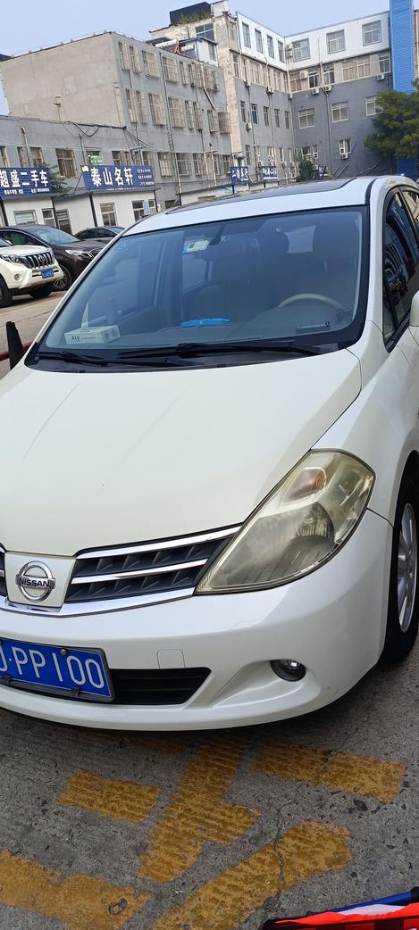 r215137-nissan-tiida-2009_0