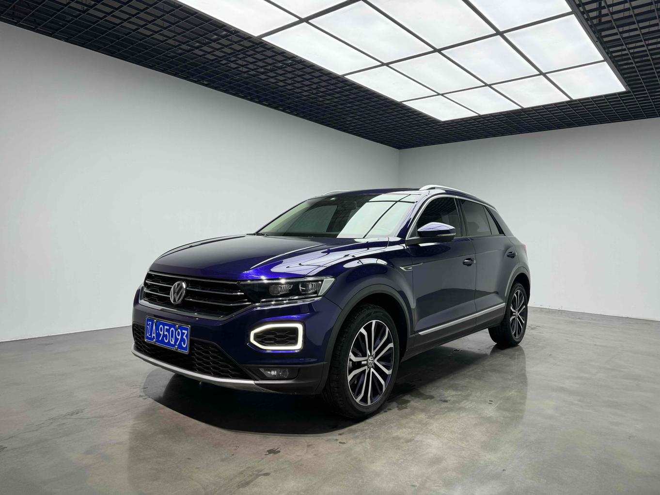 r215149-volkswagen-t-roc-2018_0