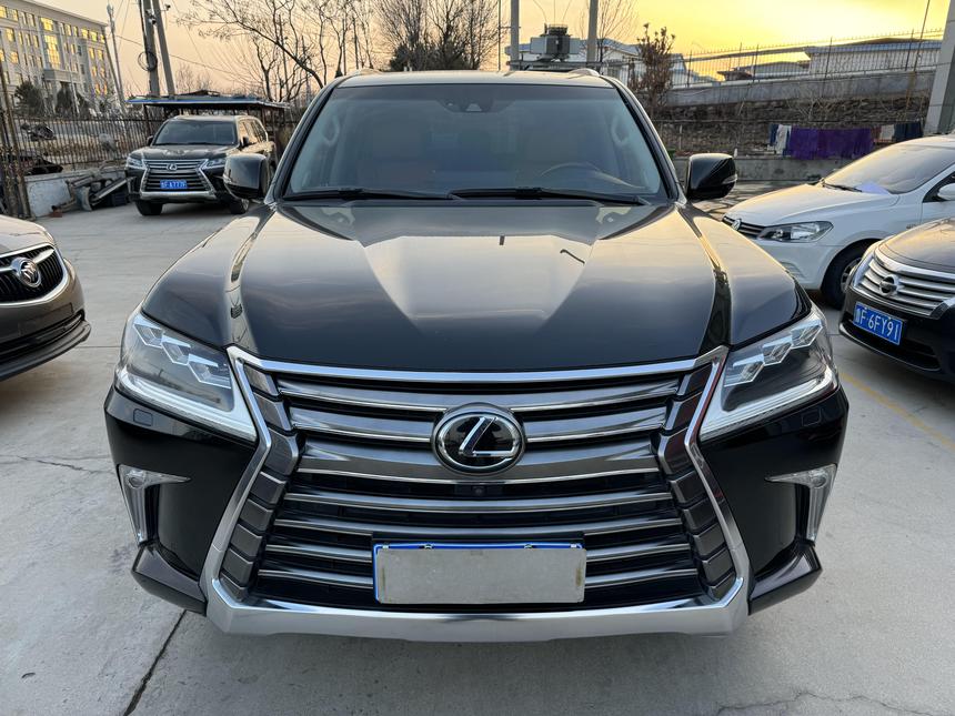 r215206-lexus-lx-2017_0