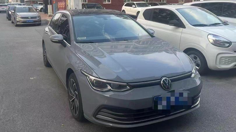 r215262-volkswagen-golf-2021_0