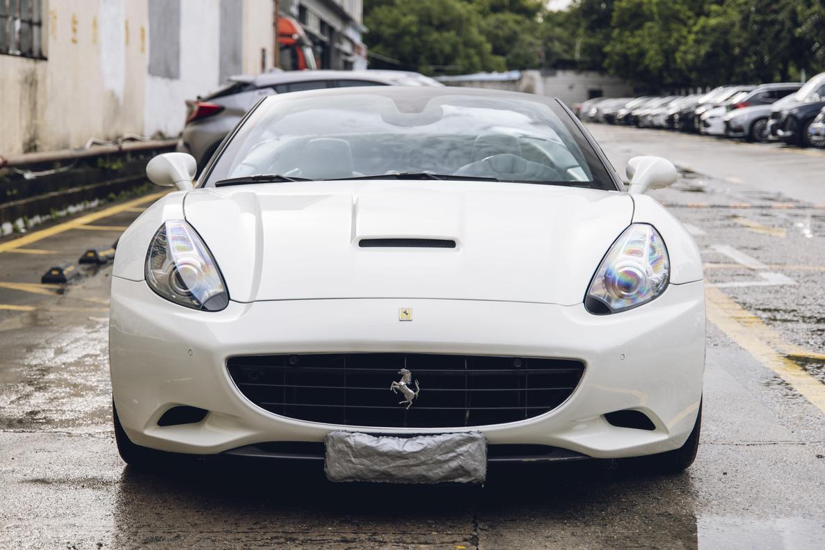 r215322-ferrari-california-t-2013_0