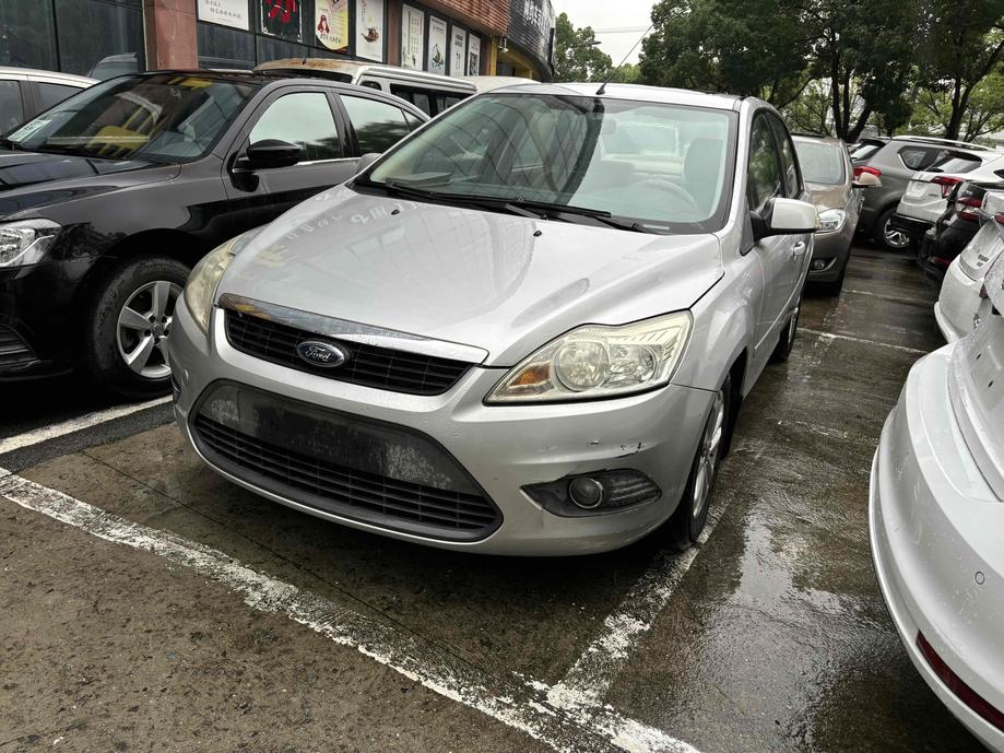 r215373-ford-focus-2011_0