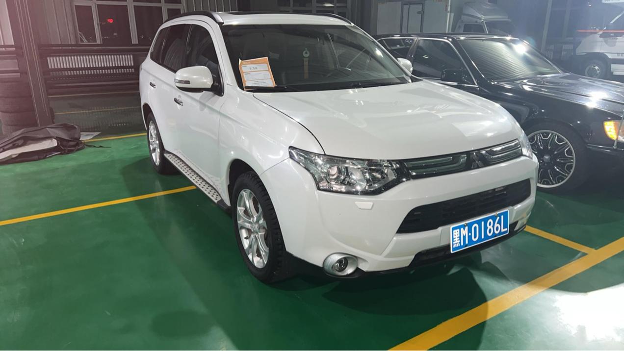 r215400-mitsubishi-outlander-2014_0