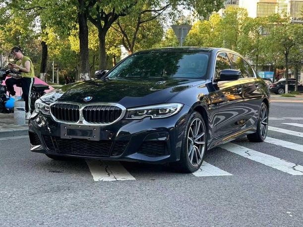 r215468-bmw20320series-2022_0
