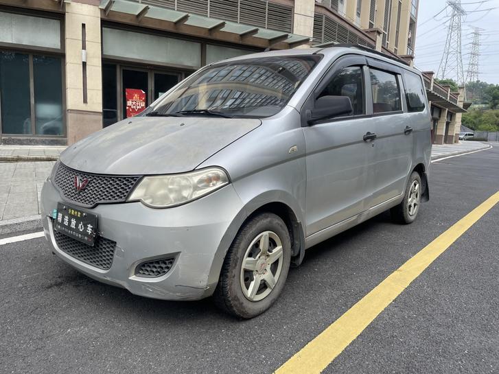 r215537-wuling-hongguang-2013_0
