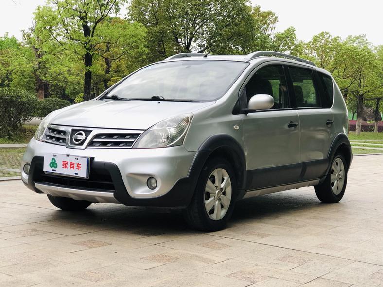r215612-nissan-livina-2010_0