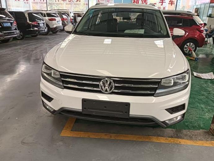 r215648-volkswagen20tiguan20l-2017_0