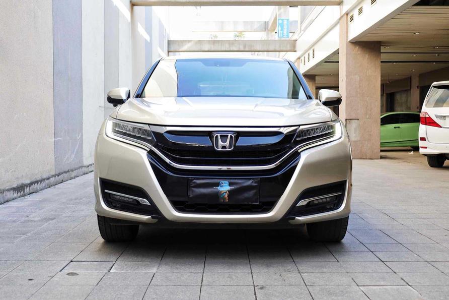 r215671-honda-ur-v-2017_0