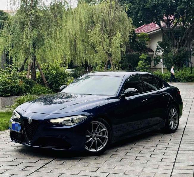 r215709-alfa-romeo-giulia-2017_0
