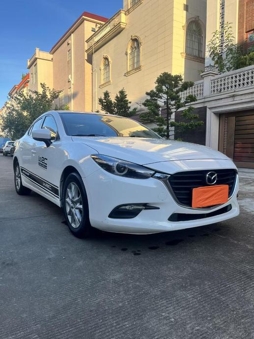 r215759-mazda3-axela-2018_0