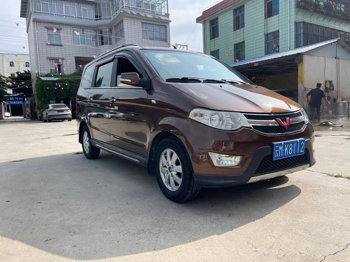 r215832-wuling-hongguang-2015_0