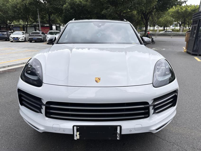 r215839-porsche-cayenne-2023_0