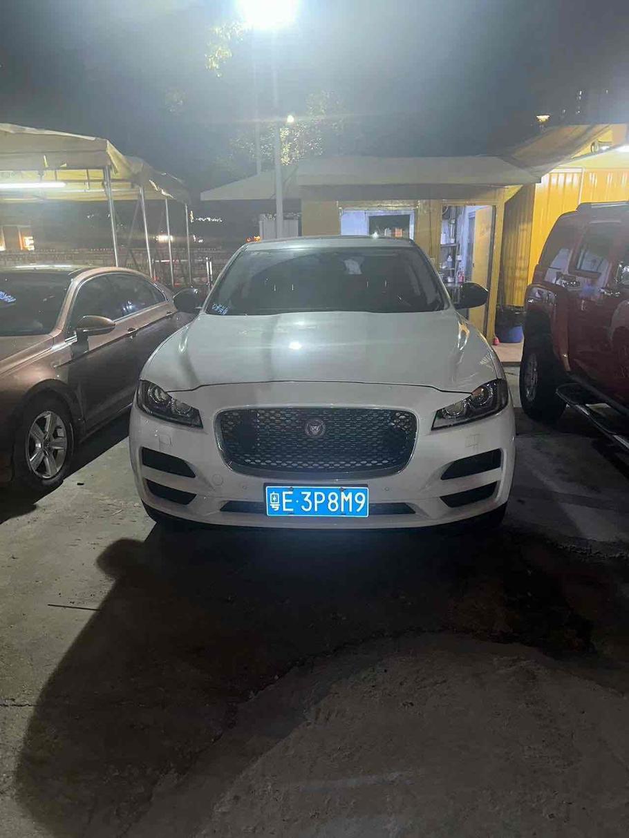 r215960-jaguar-f-pace-2017_0