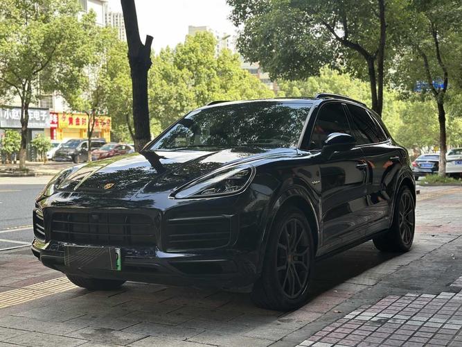 r215961-porsche-cayenne-2022_0