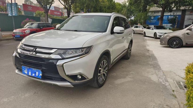 r215971-mitsubishi20outlander-2018_0