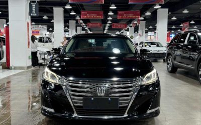r216011-toyota-crown-2015_0