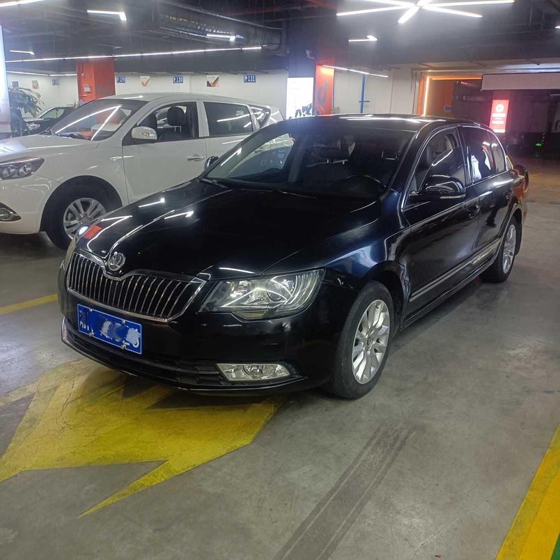 r216024-skoda-superb-2014_0