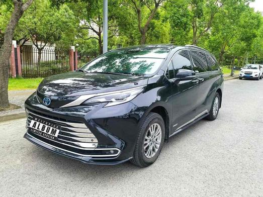 r216083-toyota-sienna-2023_0